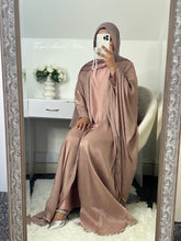 Load image into Gallery viewer, Madiha Abaya