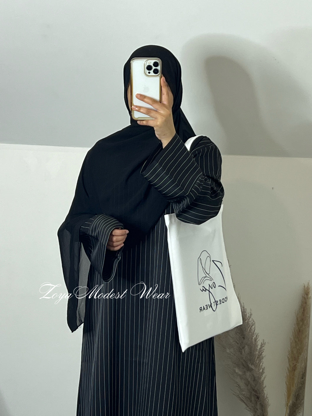 Hayaa Abaya in Black