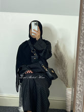 Load image into Gallery viewer, Hayaa Abaya in Black
